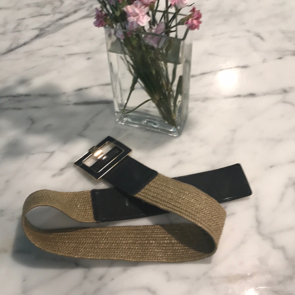 NWT Tan and black stretchy buckle belt.